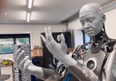 智能机器人的演进 从英国新型人形机器人看未来